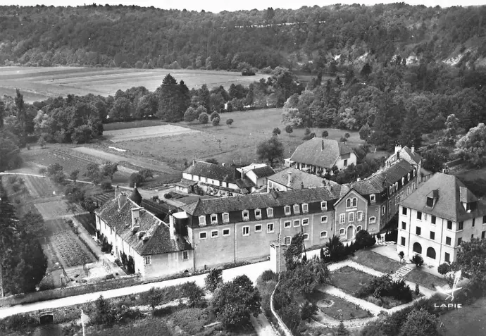ancienne vue aérienne du domaine lorsqu’il était encore le Couvent de Béthanie, entouré de jardins, cultures et prairies
