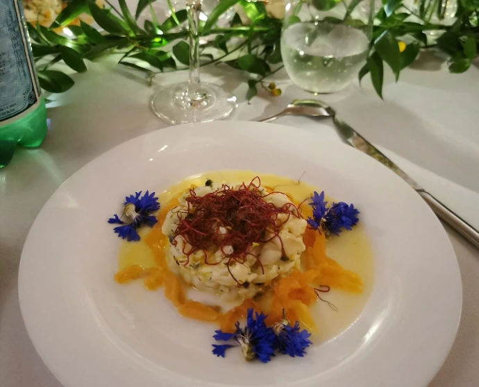 Espace de pause et de repas dans le domaine L’Écrin du Monastère à Montferrand-le-Château, une salle modulable au cadre prestigieux pour événements professionnels près de Besançon.