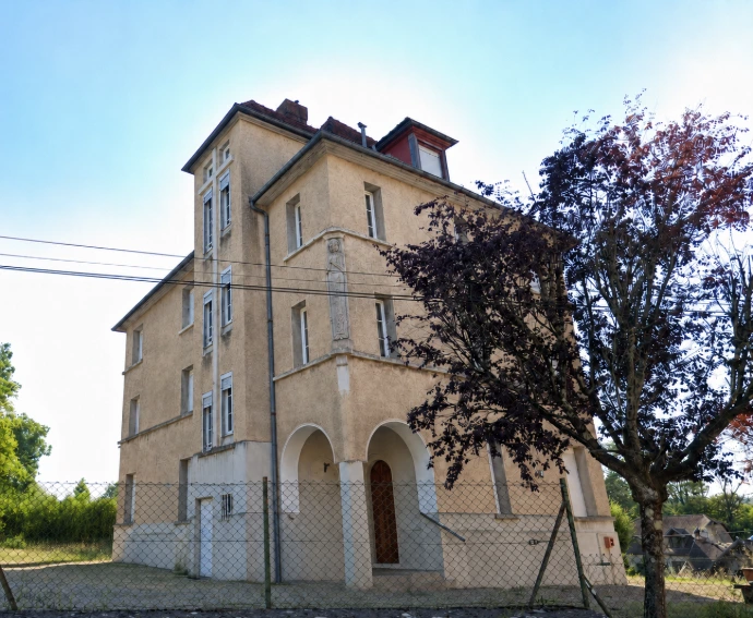 Autre photo de la Villa, option d’hébergement de L’Écrin du Monastère avec espaces de couchage pour les invités, à Montferrand-le-Château.